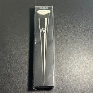 KVD Foundation Brush